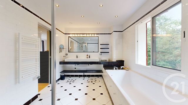 Afficher la photo en grand maison à vendre - 8 pièces - 241.71 m2 - ARCANGUES - 64 - AQUITAINE - Century 21 Indarra
