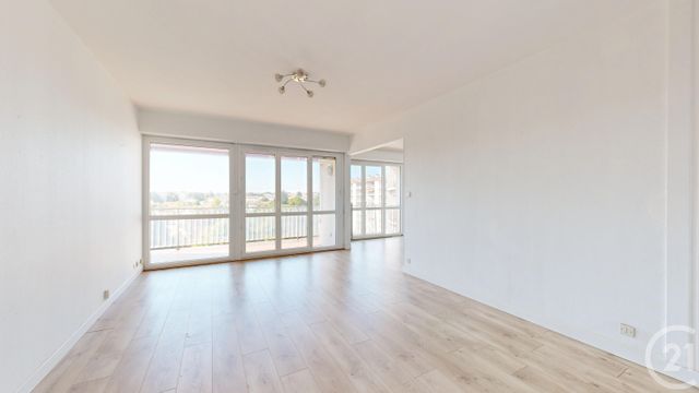Afficher la photo en grand Appartement T3 à vendre - 3 pièces - 75.33 m2 - ANGLET - 64 - AQUITAINE - Century 21 Indarra