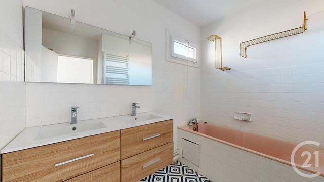 Afficher la photo en grand Appartement T3 à vendre - 3 pièces - 75.33 m2 - ANGLET - 64 - AQUITAINE - Century 21 Indarra