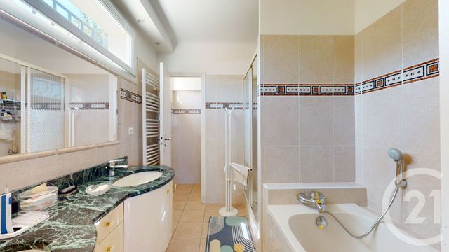 maison à vendre - 7 pièces - 218.6 m2 - ANGLET - 64 - AQUITAINE - Century 21 Indarra