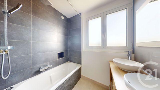 Appartement T3 à vendre - 3 pièces - 64.14 m2 - BAYONNE - 64 - AQUITAINE - Century 21 Indarra