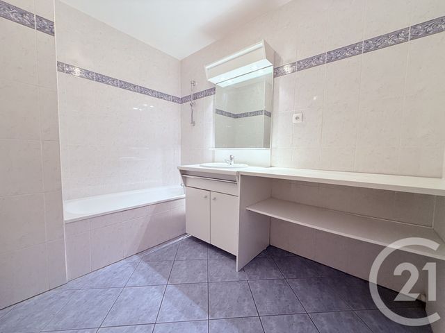 Appartement T2 à louer - 2 pièces - 51.36 m2 - ANGLET - 64 - AQUITAINE - Century 21 Indarra