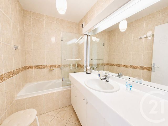 Appartement T3 à vendre - 3 pièces - 66.06 m2 - ANGLET - 64 - AQUITAINE - Century 21 Indarra