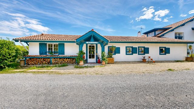 maison à vendre - 18 pièces - 402.0 m2 - ARCANGUES - 64 - AQUITAINE - Century 21 Indarra