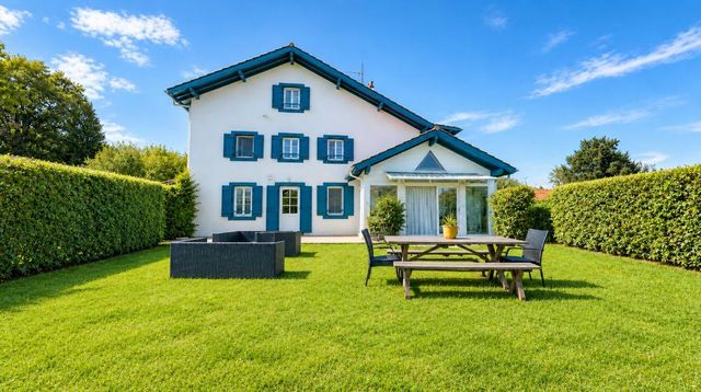 maison à vendre - 18 pièces - 402.0 m2 - ARCANGUES - 64 - AQUITAINE - Century 21 Indarra