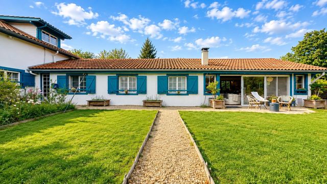 maison à vendre - 18 pièces - 402.0 m2 - ARCANGUES - 64 - AQUITAINE - Century 21 Indarra